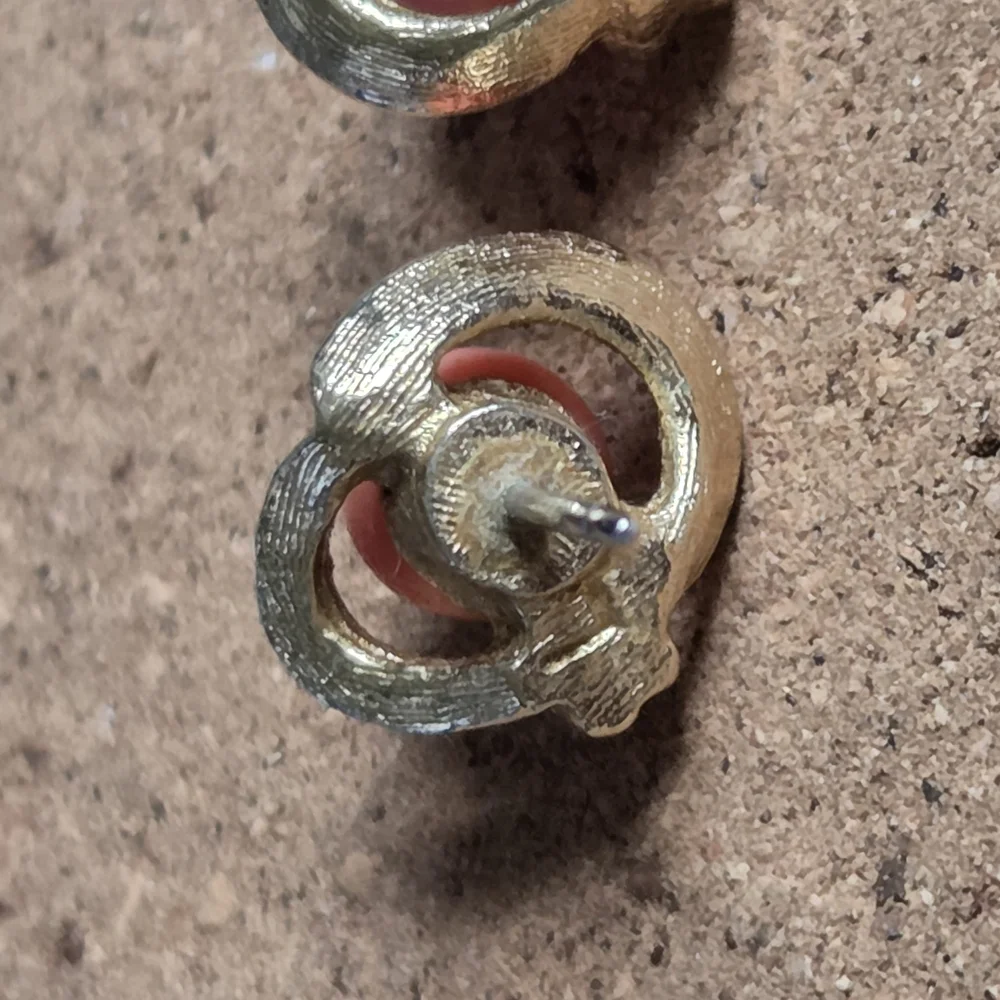 Vintage Avon Mirror Image Gold Tone and Peach Stone Stud Earrings - Picture 4 of 7